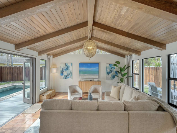 Lido Key Three Bedroom Vacation Home With Pool Walk To Beach